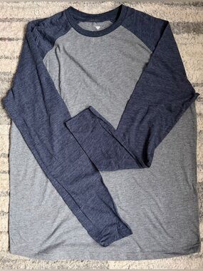 Fanatics brand mens Heather Gray & Navy Raglan Long Sleeve Tee